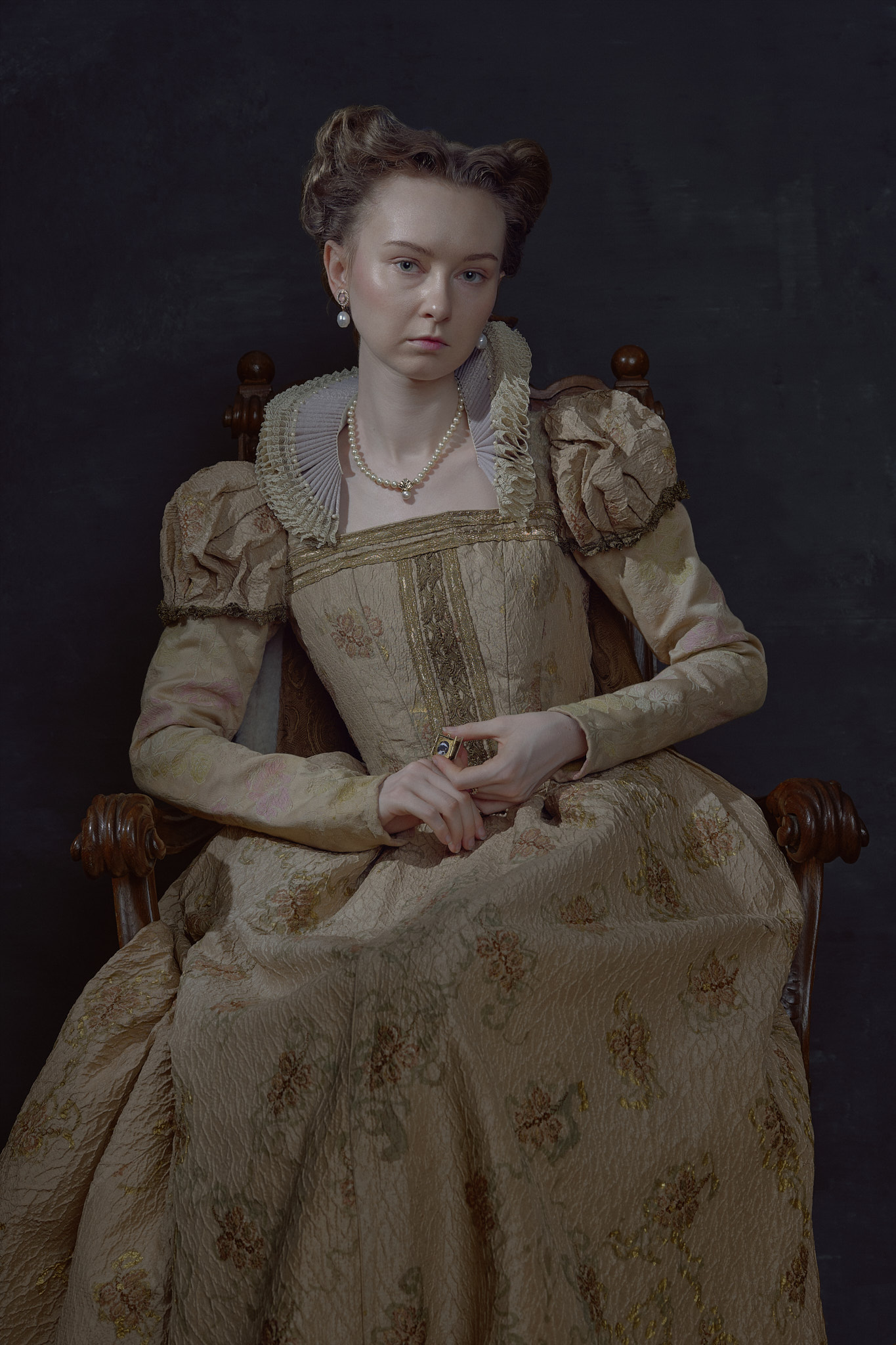 Family-Portrait-Heroines-and-Muses-by-Hajnalka-web